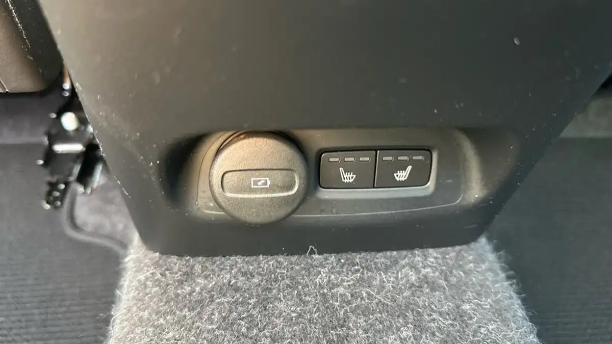 2022-volvo-c40-e-twin-recharge-pro-big-32