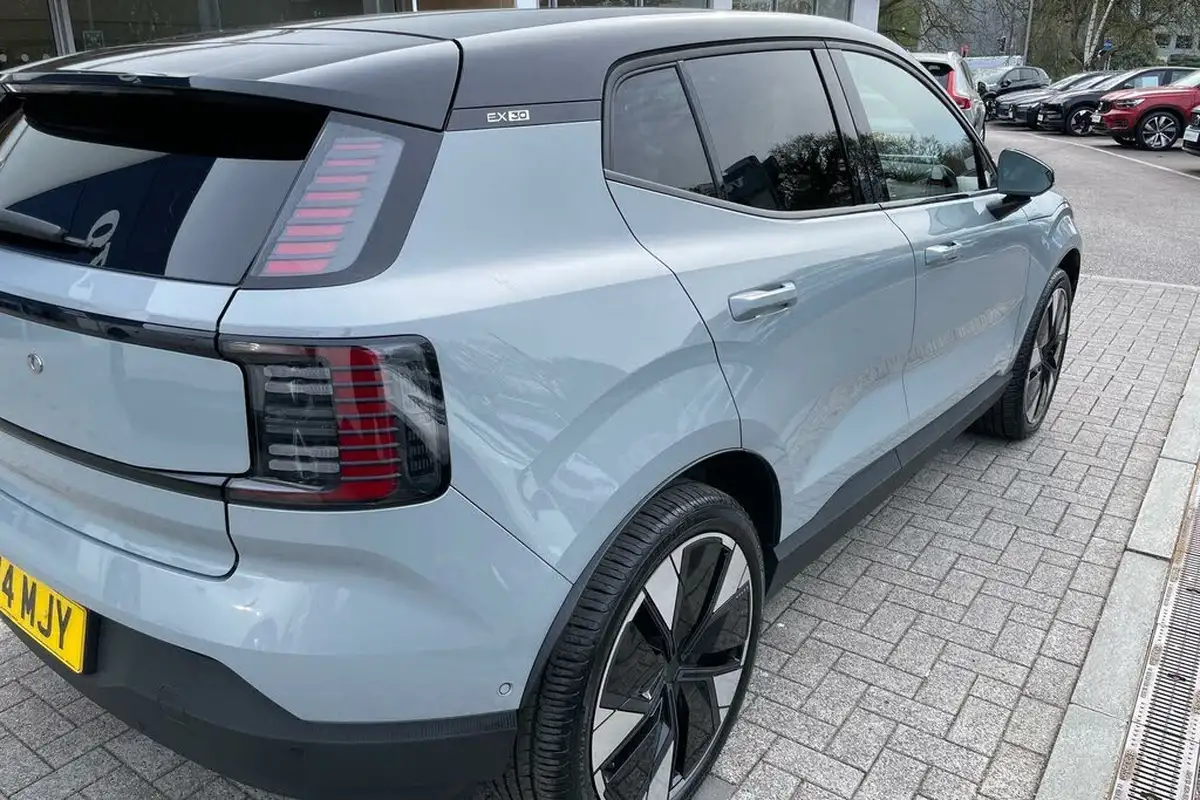 2024-volvo-ex30-e-single-motor-ultra-big-13