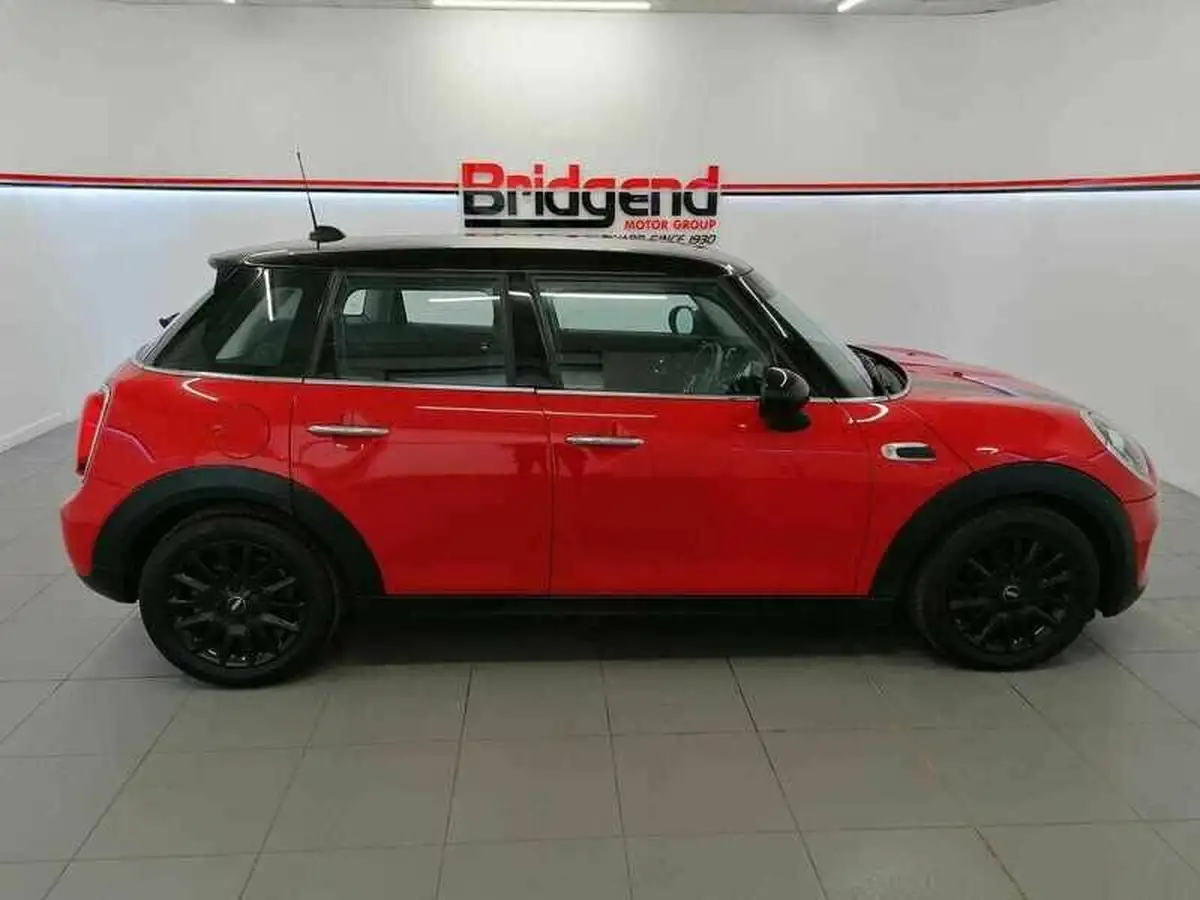 2019-mini-cooper-15-cooper-classic-hatchback-5d-big-2