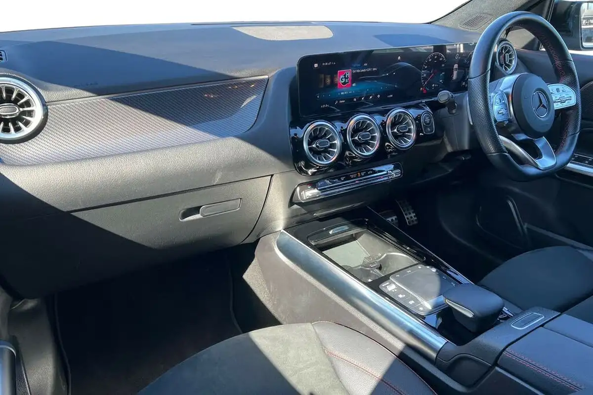 2022-mercedes-benz-gla-class-13-gla-200-amg-line-premium-big-1