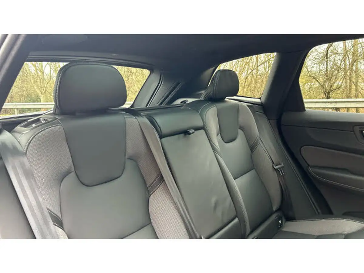 2024-volvo-xc60-20-t6-plus-black-edition-big-9