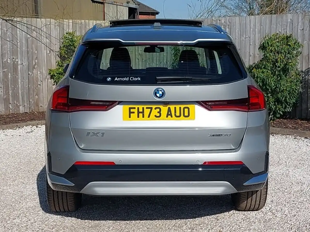 2023-bmw-ix1-e-xdrive30-xline-big-14
