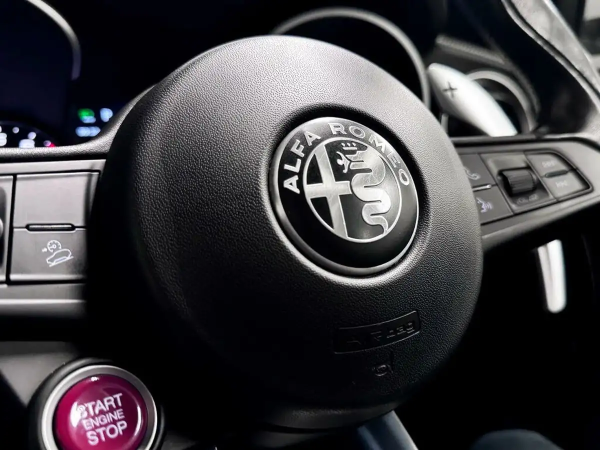 2019-alfa-romeo-stelvio-29-biturbo-quadrifoglio-big-36