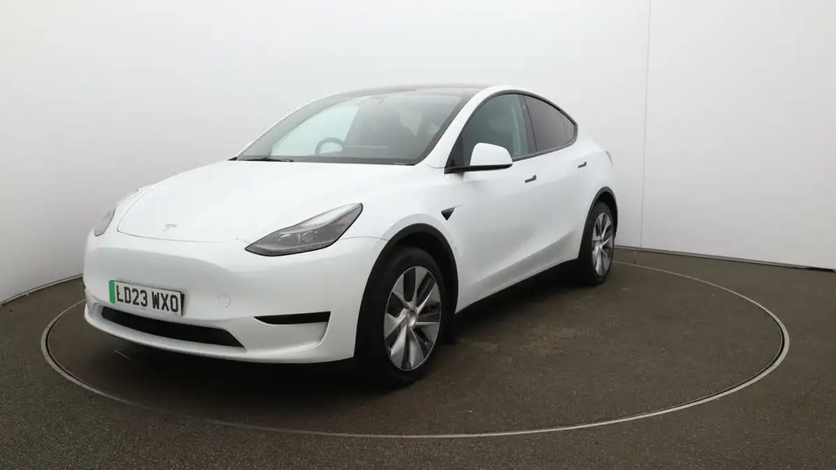 2023-tesla-model-y-e-rwd-big-28