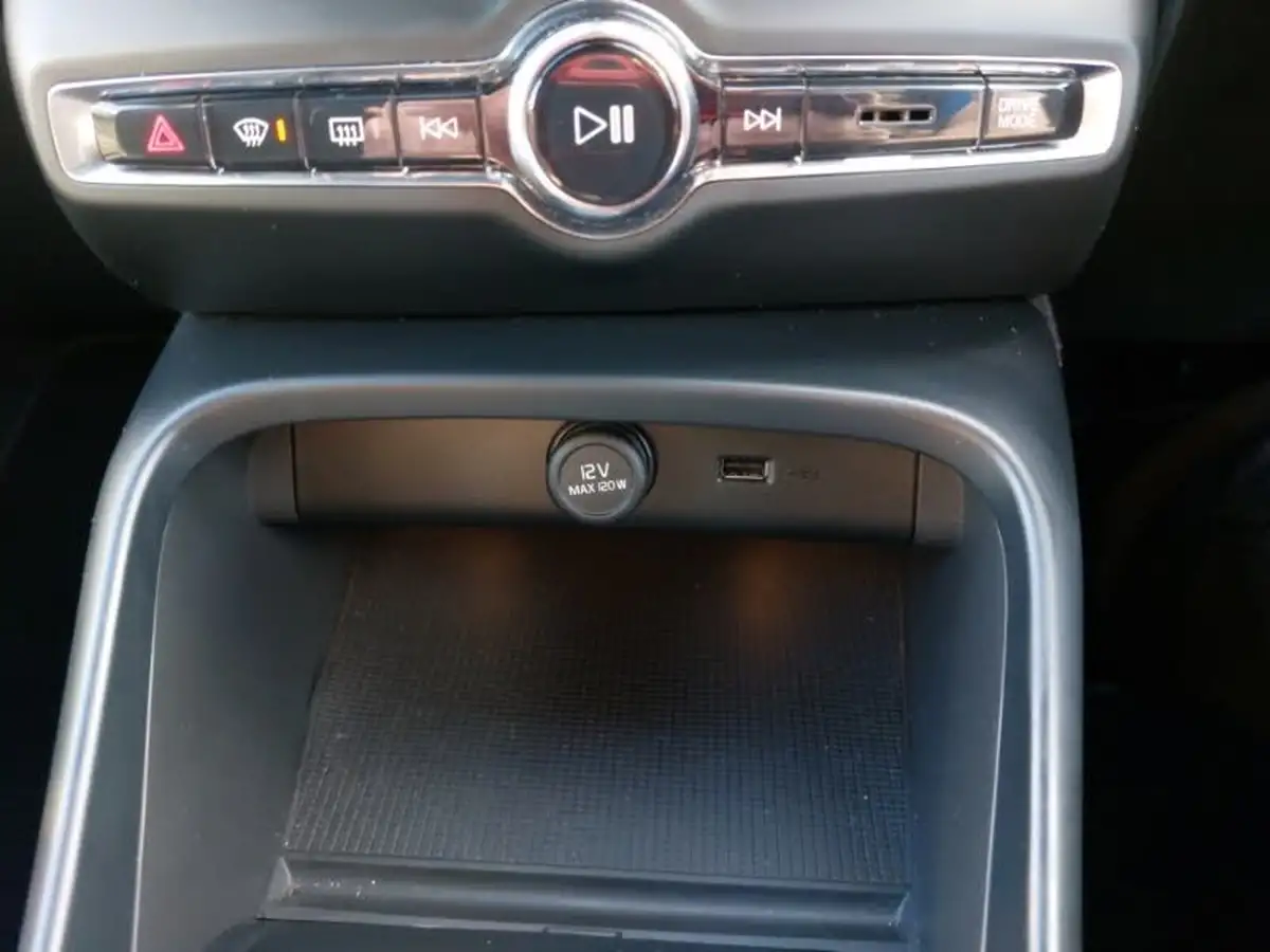 2021-volvo-xc40-15-t3-r-design-161bhp-big-13
