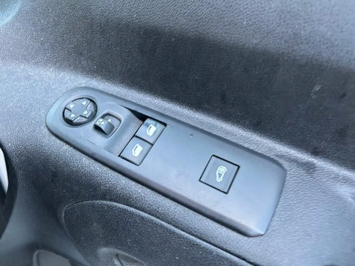 2020-peugeot-partner-15-bluehdi-1000-professional-100ps-eu6dt-panel-big-21