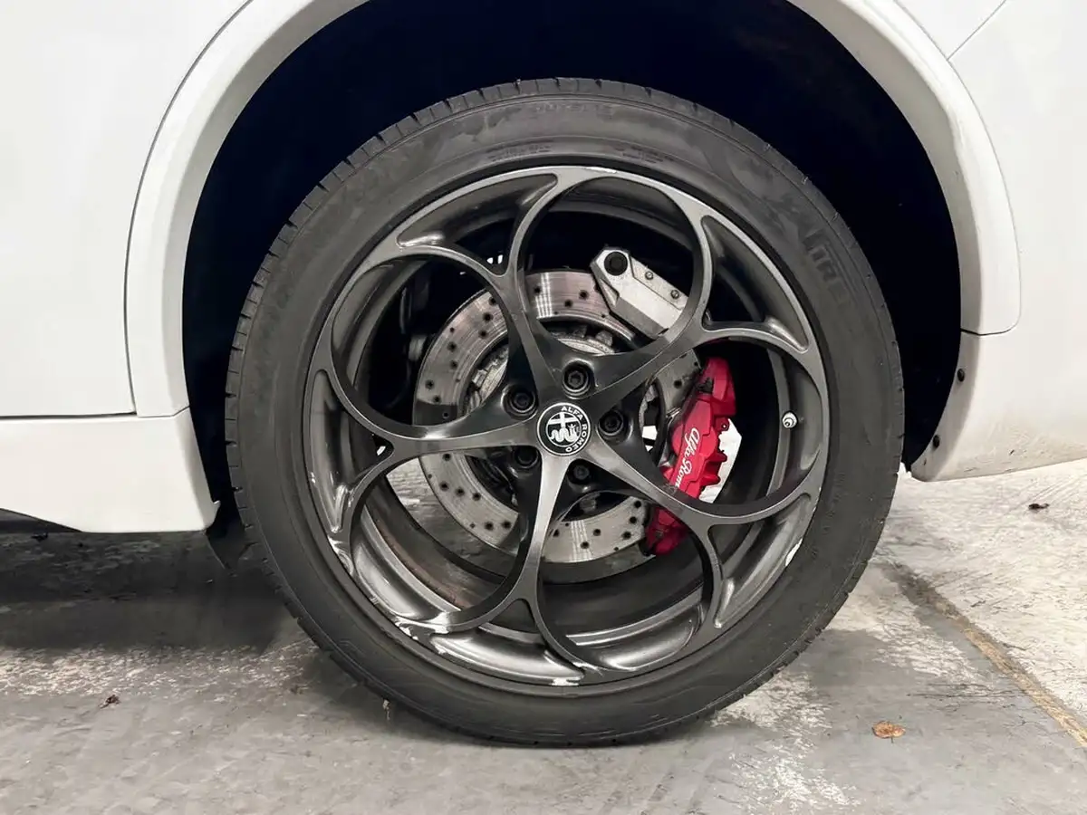 2019-alfa-romeo-stelvio-29-biturbo-quadrifoglio-big-60
