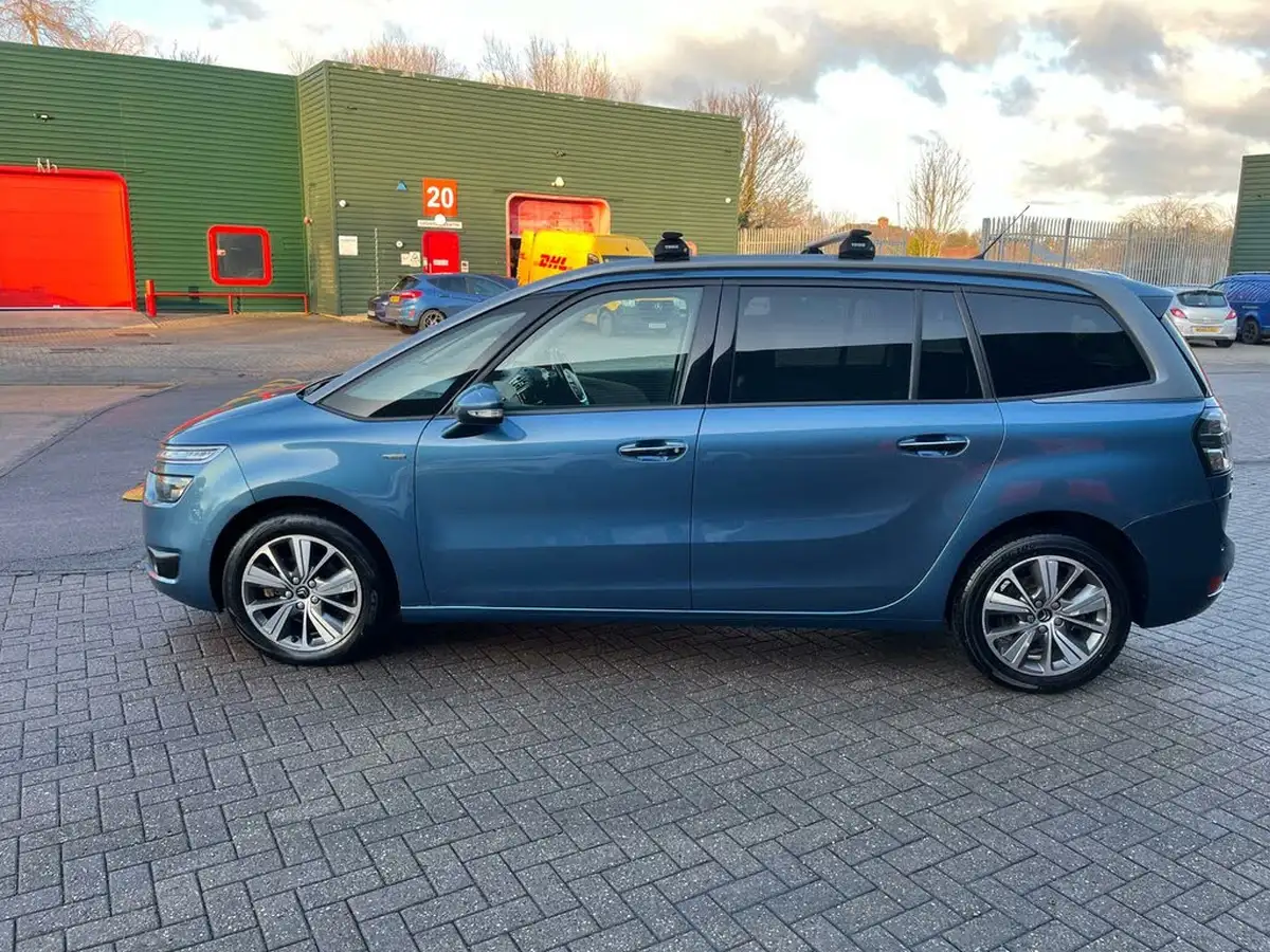 2015-citroen-grand-c4-picasso-16bluehdi-exclusive-eat6-big-7