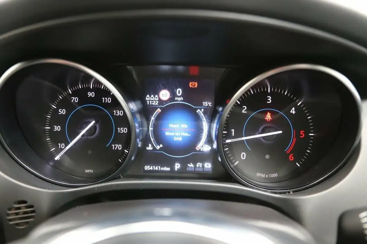 2019-jaguar-f-pace-20-i4d-r-sport-180ps-ss-auto-big-37