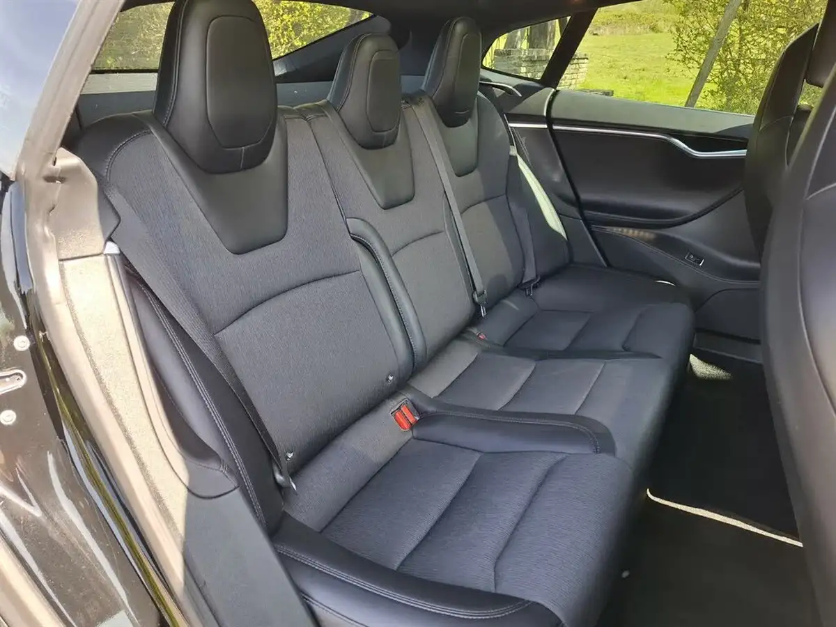 2018-tesla-model-s-e-75d-big-11