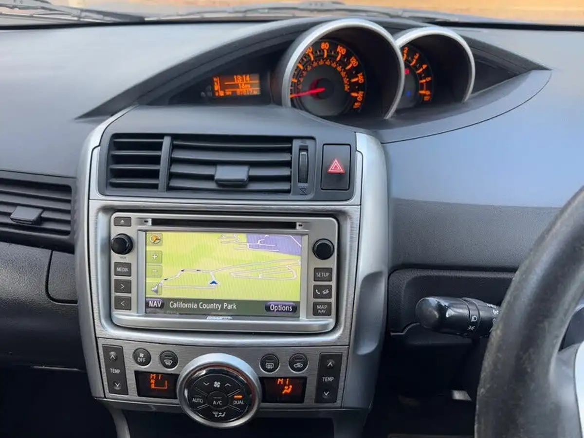 2012-toyota-verso-20td-tr-big-24