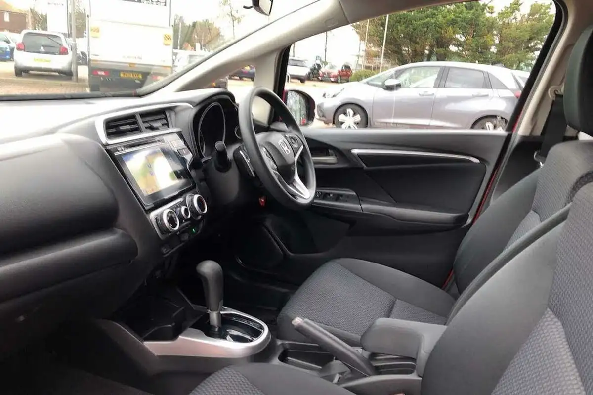 2019-honda-jazz-13-i-vtec-se-cvt-big-1
