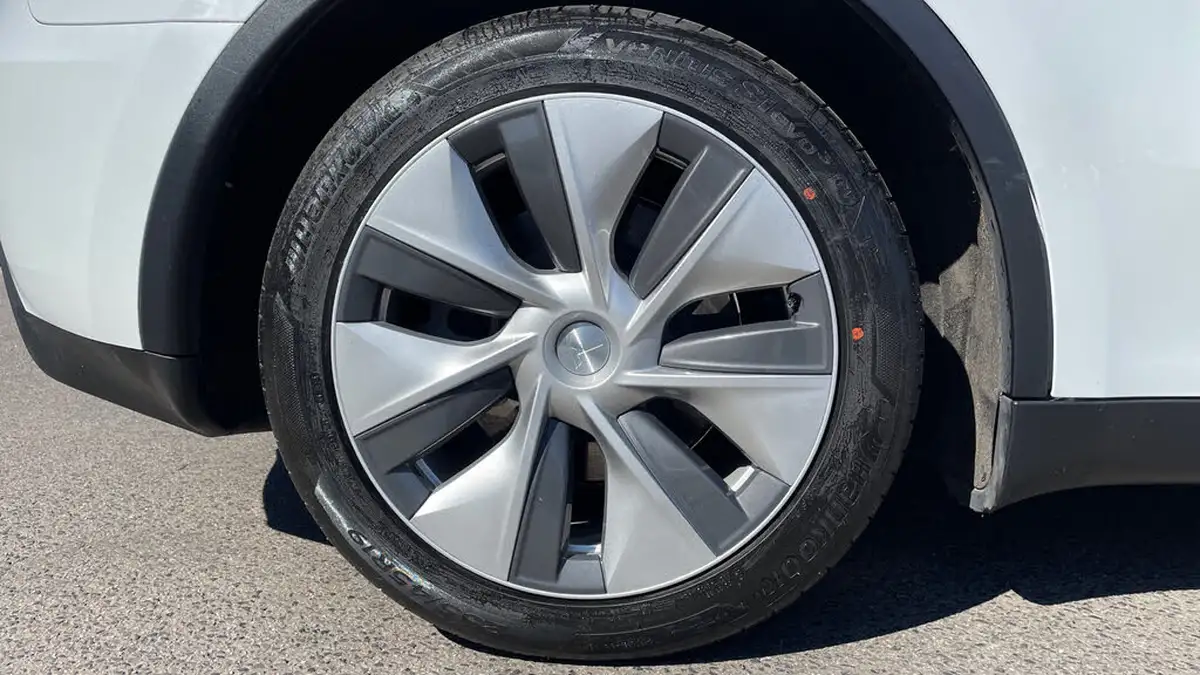 2023-tesla-model-y-e-rwd-big-18