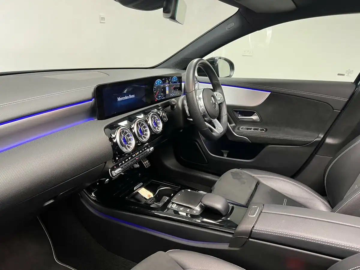 2021-mercedes-benz-a-class-13-a200-exclusive-edition-7g-dct-big-10