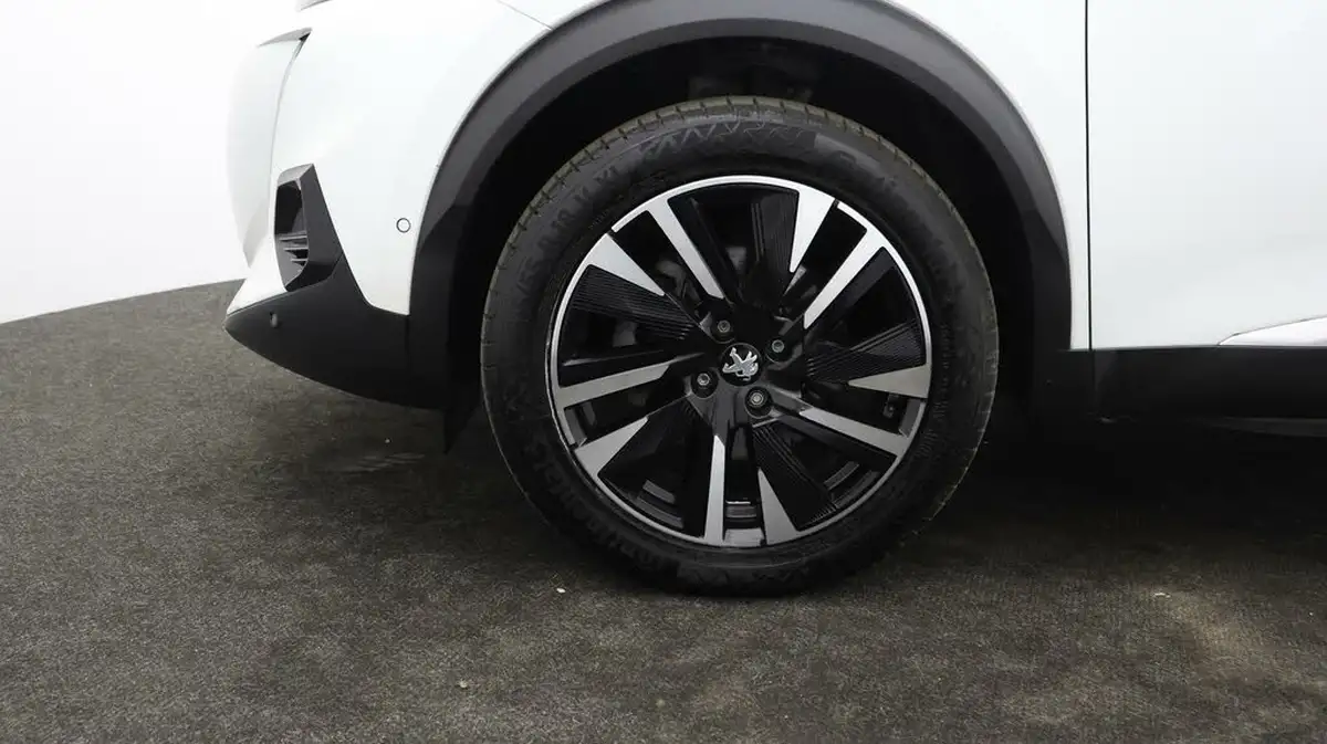 2021-peugeot-2008-suv-e-gt-big-17