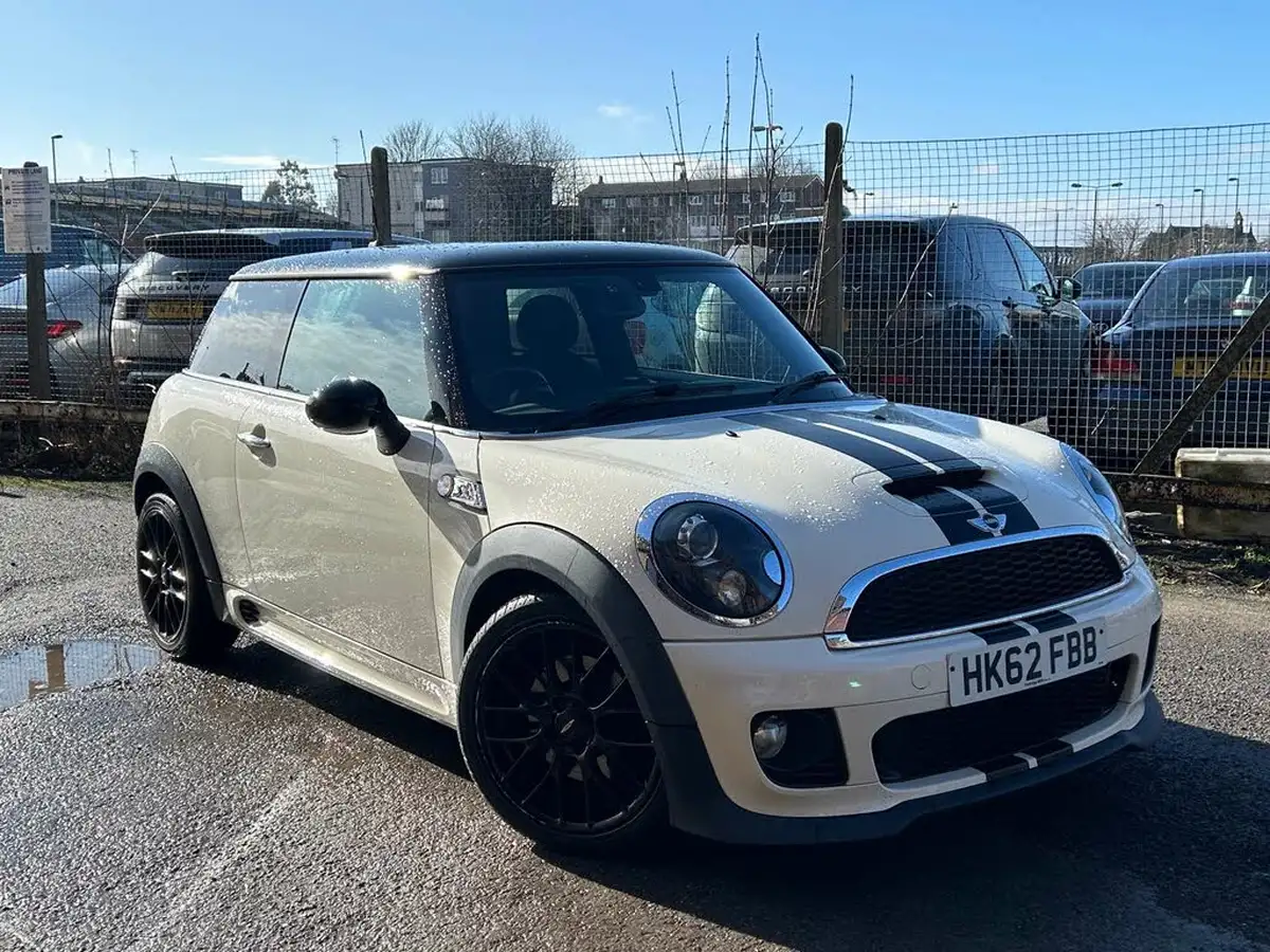 2012-mini-cooper-16-cooper-s-184bhp-sport-chili-hatchback-3d-big-2
