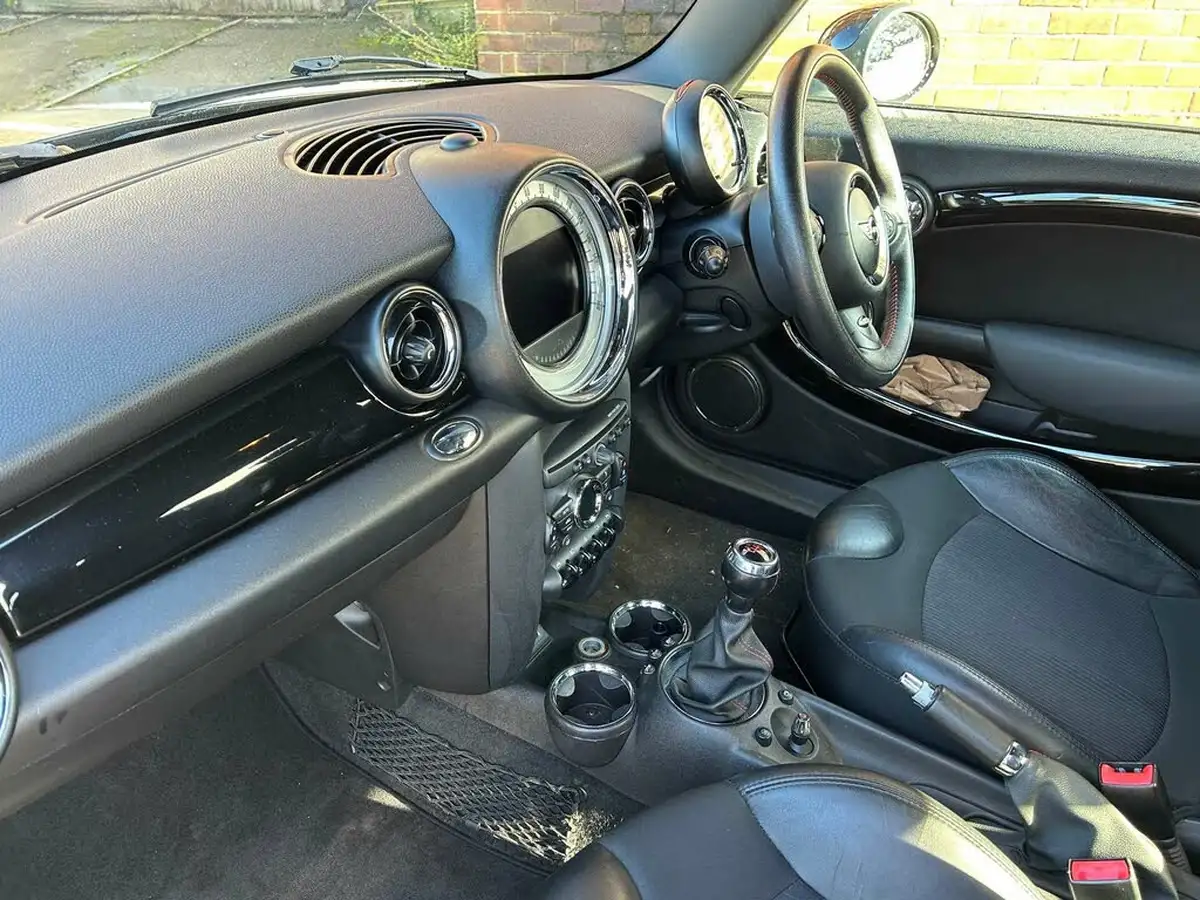 2012-mini-cooper-16-cooper-s-184bhp-sport-chili-hatchback-3d-big-26