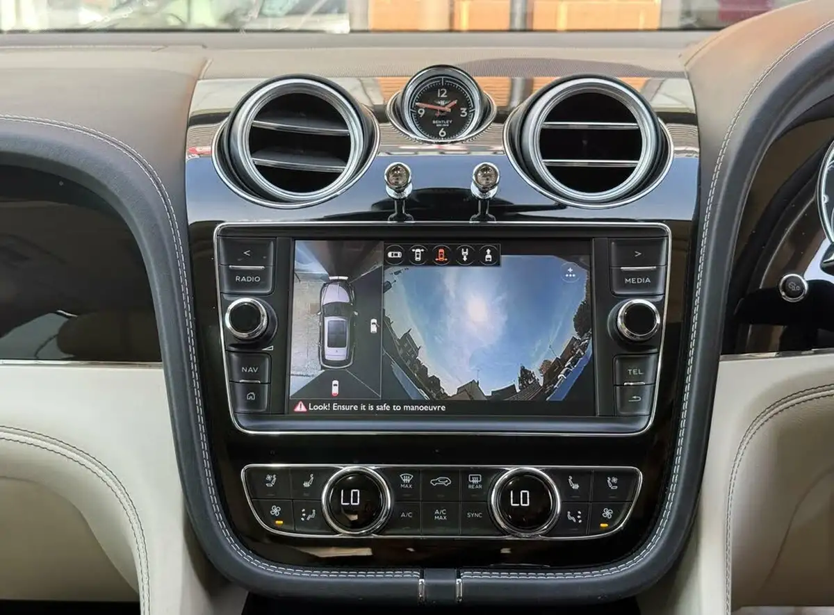 2016-bentley-bentayga-60-w12-big-47