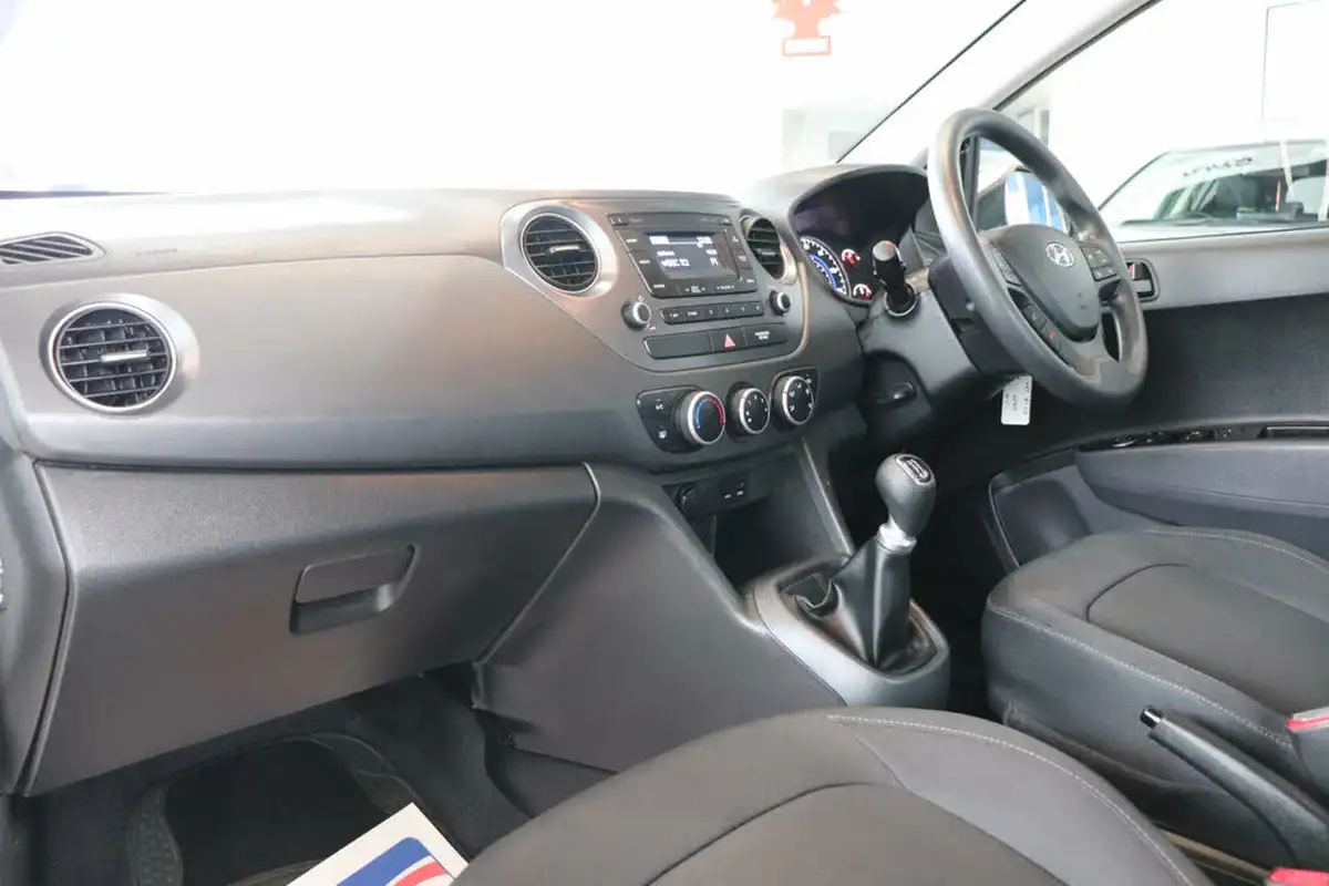 2017-hyundai-i10-12-se-big-32
