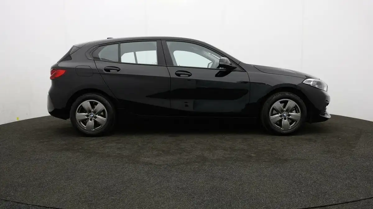 2021-bmw-1-series-15-118i-se-lcp-big-30
