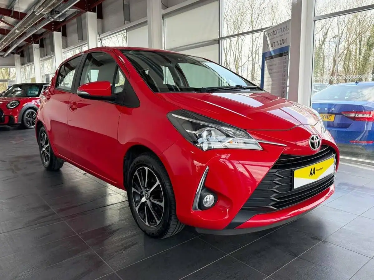 2019-toyota-yaris-15-vvt-i-icon-tech-111bhp-1496cc-big-1