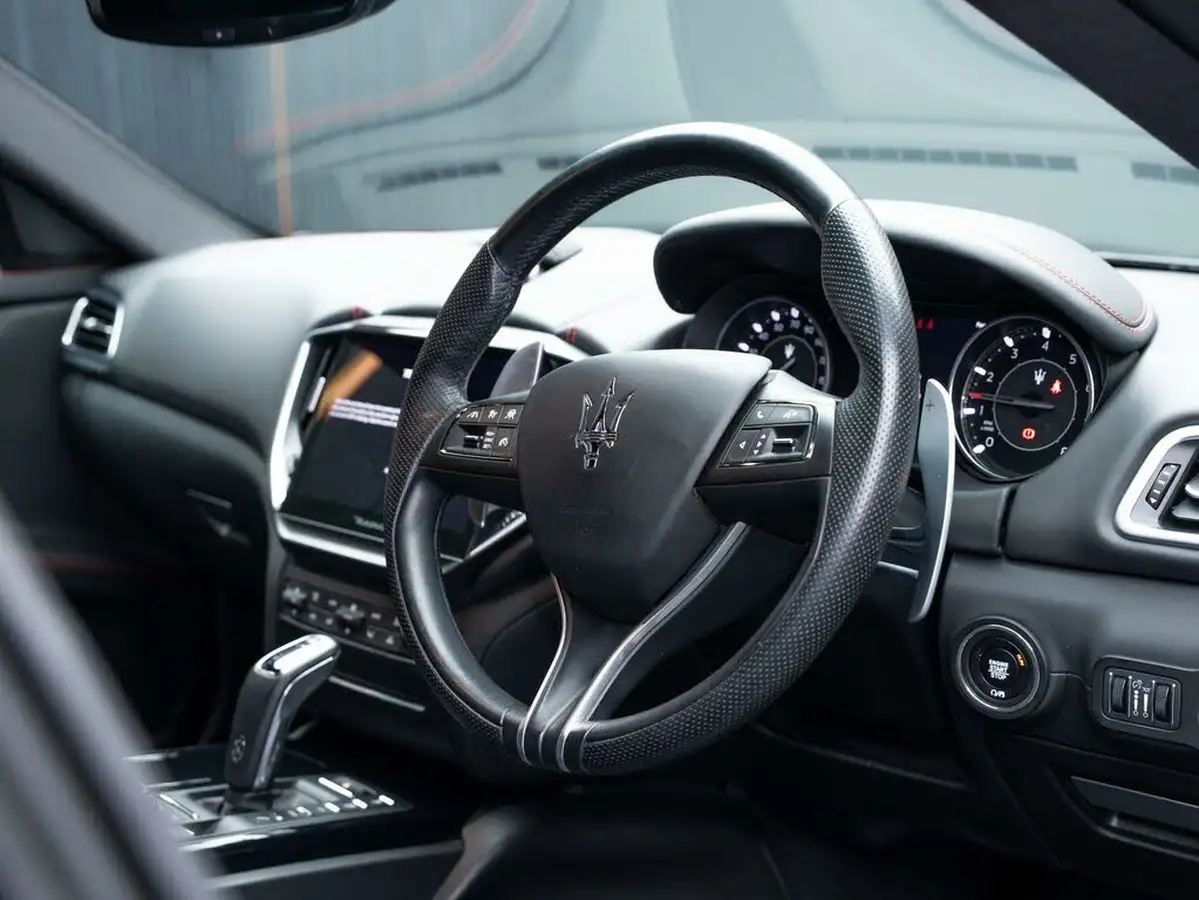 2021-maserati-ghibli-20-gransport-big-11