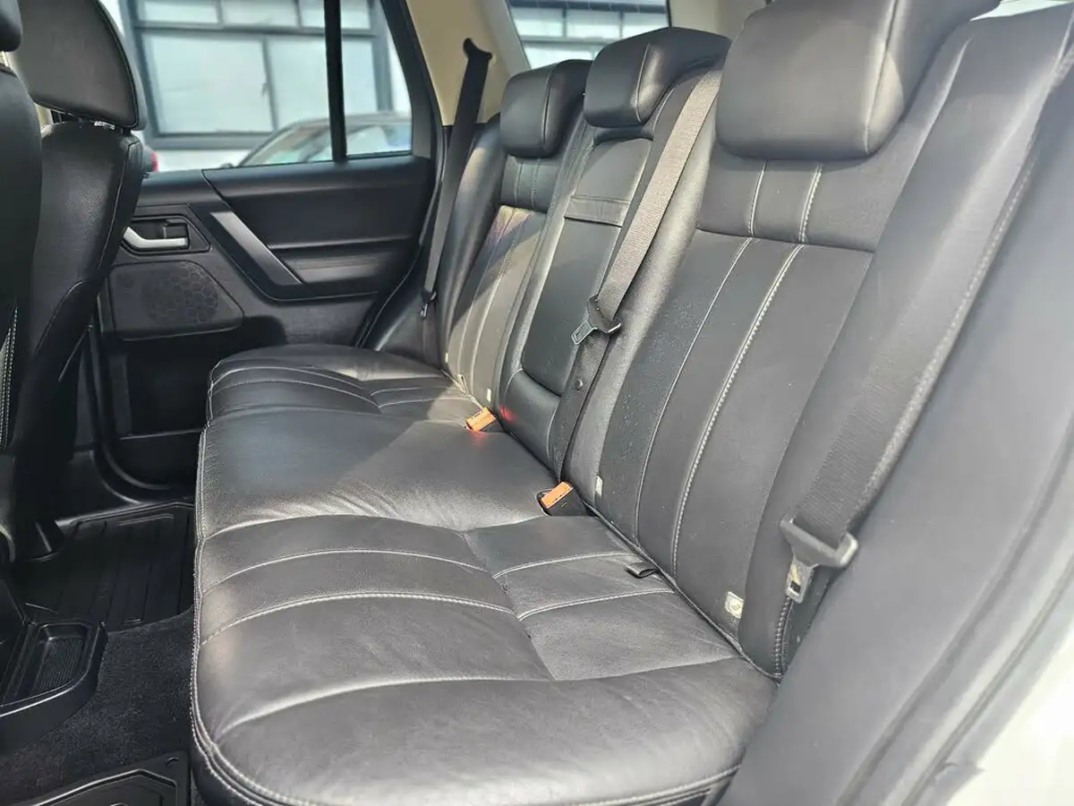 2012-land-rover-freelander-2-big-23