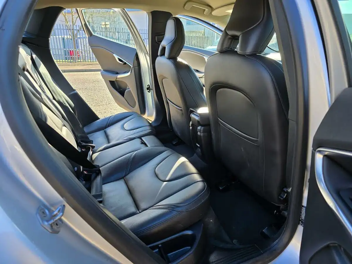 2015-volvo-v40-20td-d4-se-lux-geartronic-big-24
