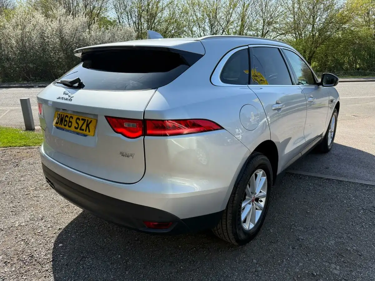 2016-jaguar-f-pace-20-i4d-prestige-awd-auto-big-2