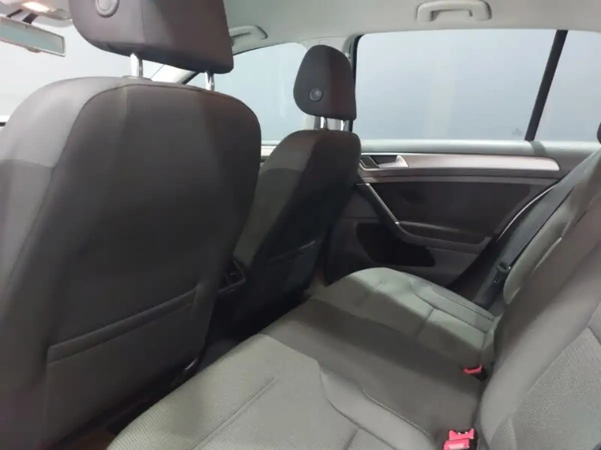 2015-volkswagen-golf-14-match-5d-dsg-big-5