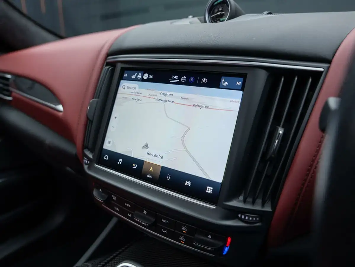 2022-maserati-levante-38-trofeo-big-11
