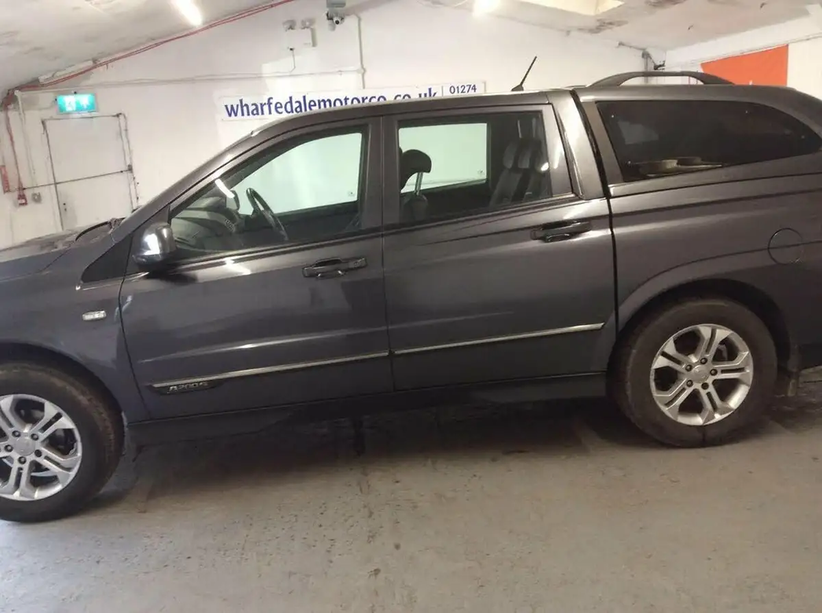 2015-kgm-ssangyong-korando-sports-20td-ex-big-5