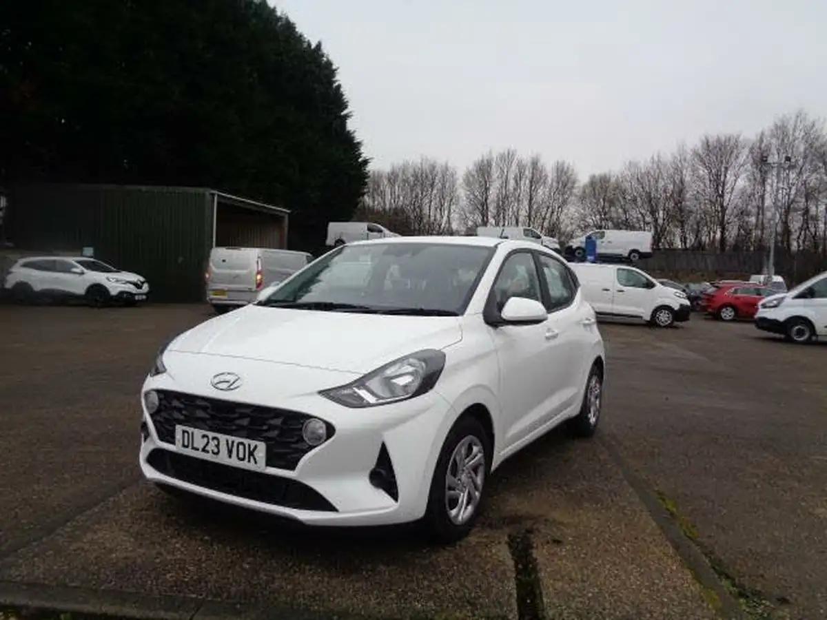 2023-hyundai-i10-10-se-big-6