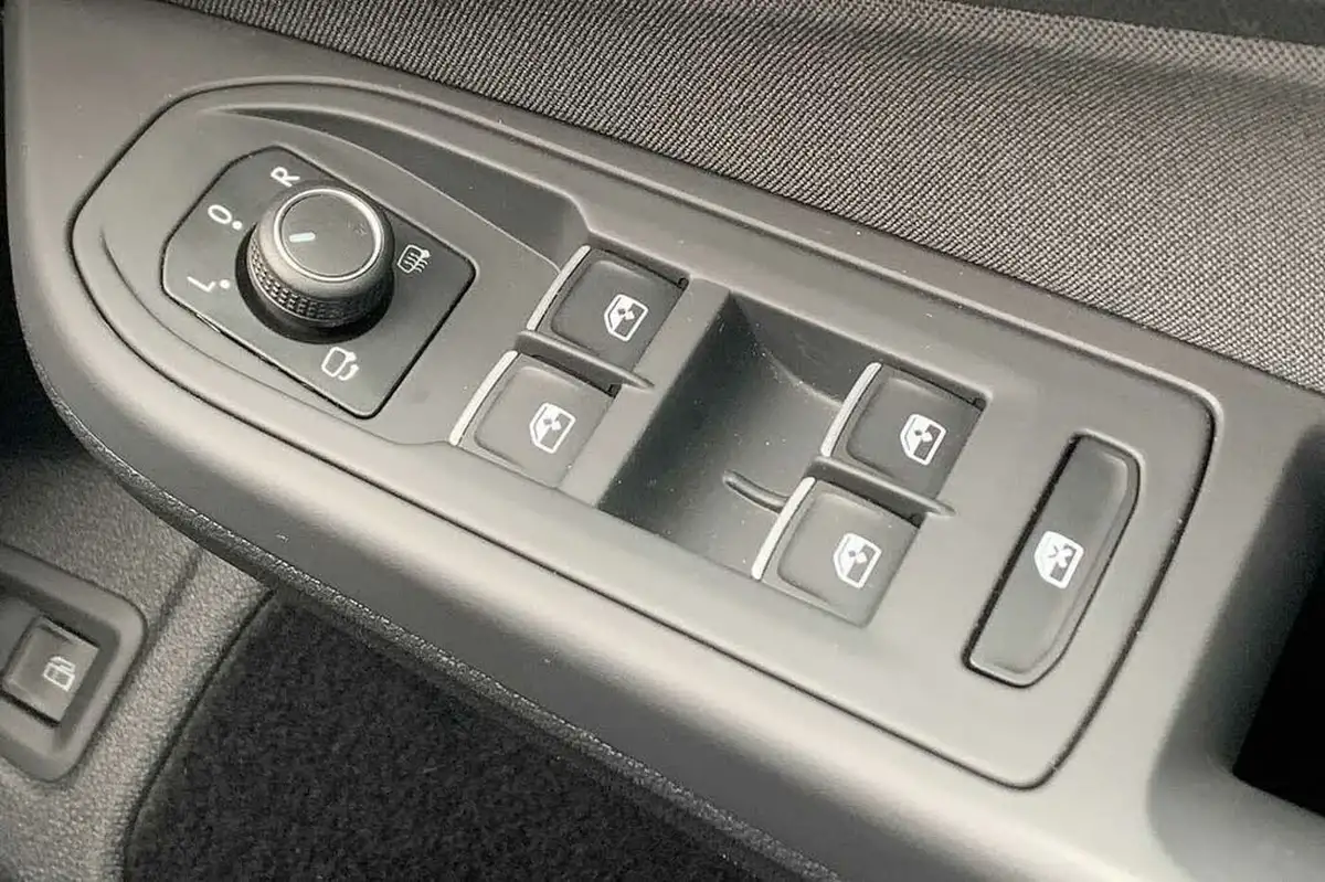 2021-volkswagen-golf-14-tsi-gte-big-27