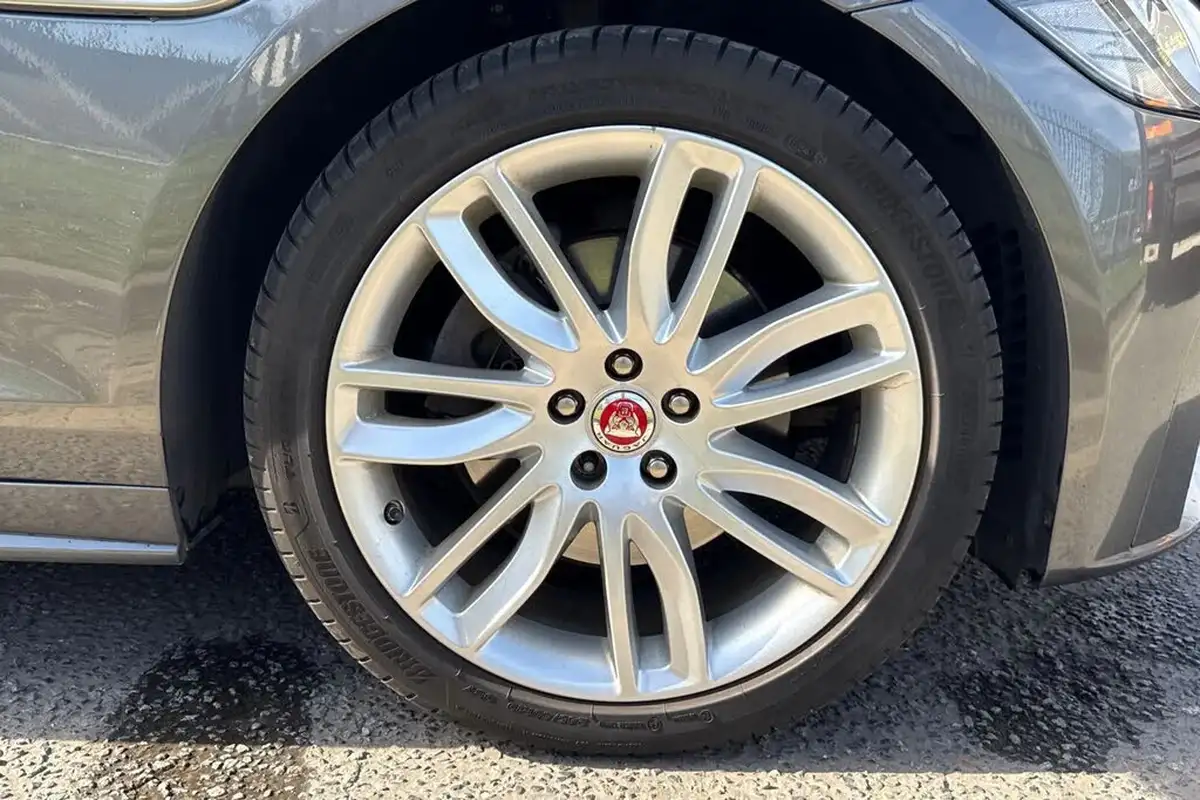 2018-jaguar-xf-20td-r-sport-180ps-saloon-4d-1999cc-auto-big-10