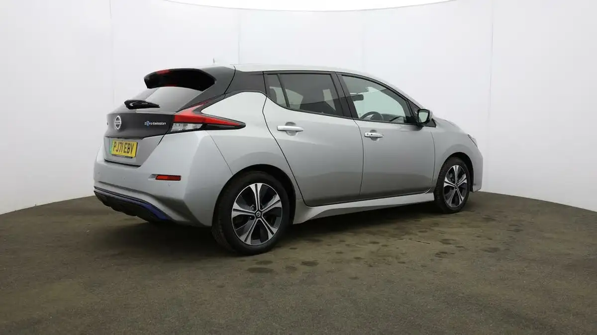 2021-nissan-leaf-e-tekna-big-6