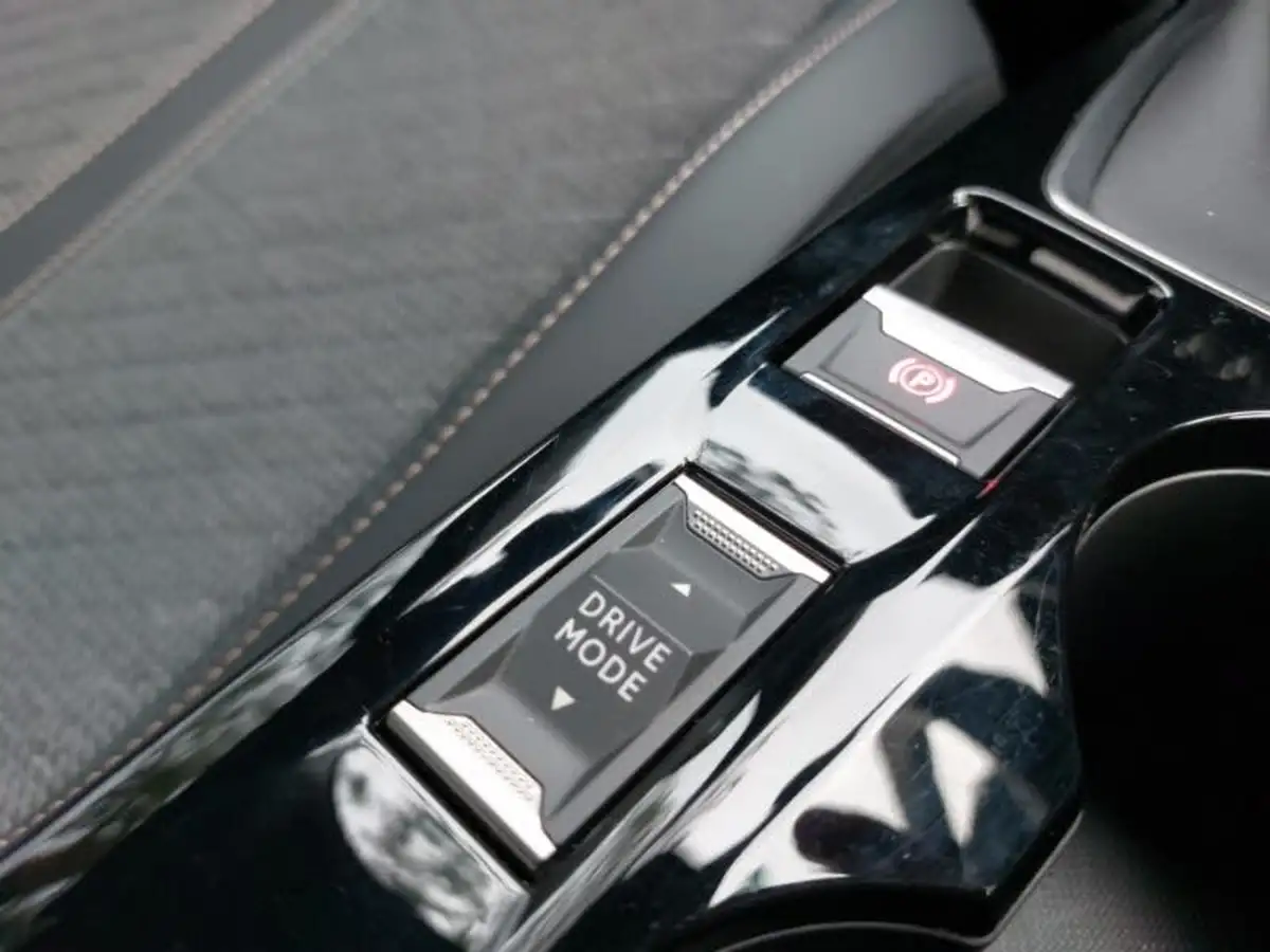 2024-peugeot-2008-suv-12-puretech-allure-130ps-big-11