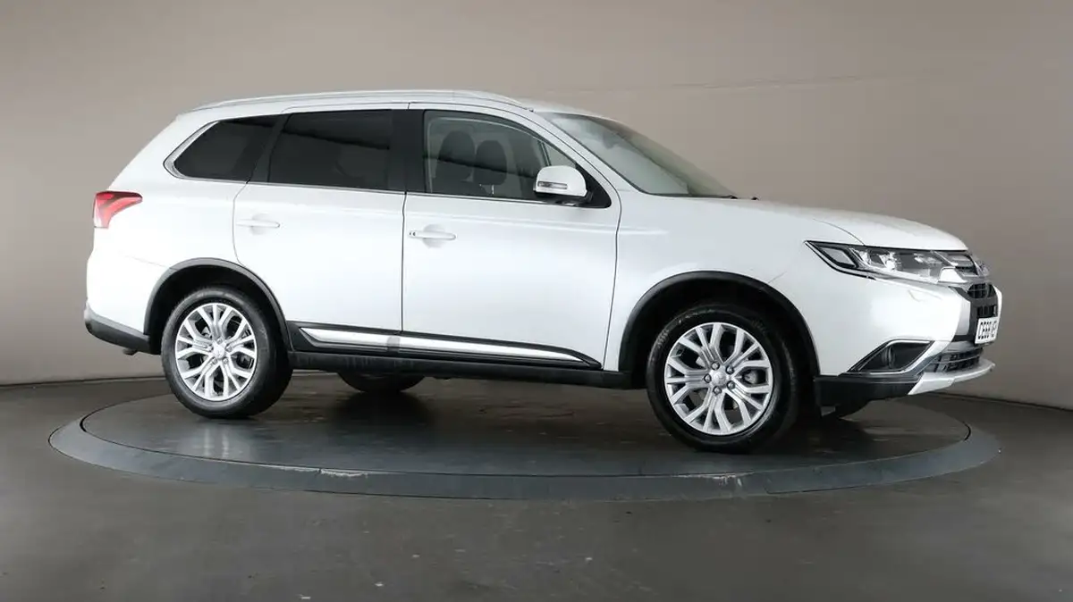 2018-mitsubishi-outlander-22di-d-4-leather-big-48