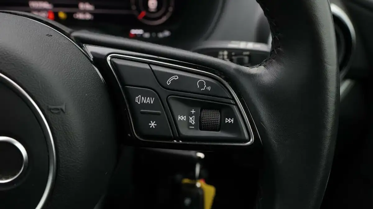 2022-audi-q2-10-30-tfsi-sport-big-25