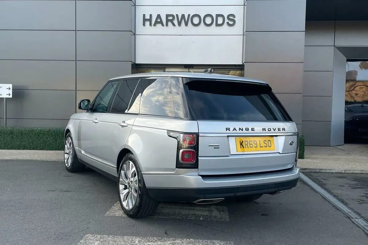 2019-land-rover-range-rover-20-p400e-autobiography-big-11