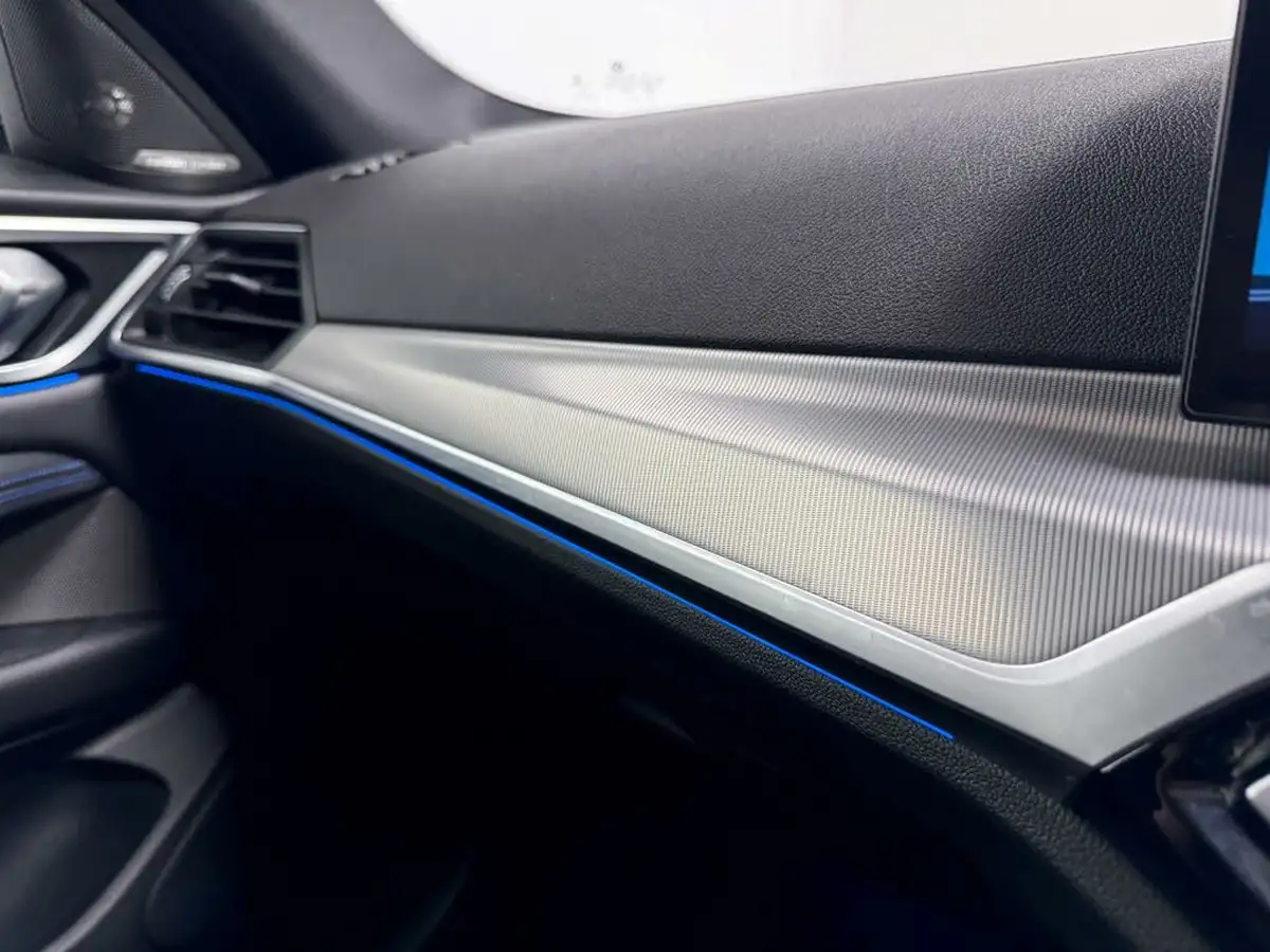 2022-bmw-i4-e-m50-big-25
