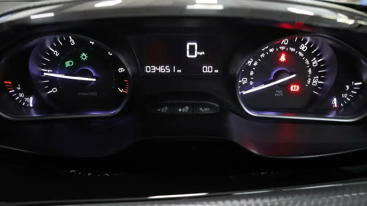 2017-peugeot-208-12-puretech-gt-line-5d-big-9