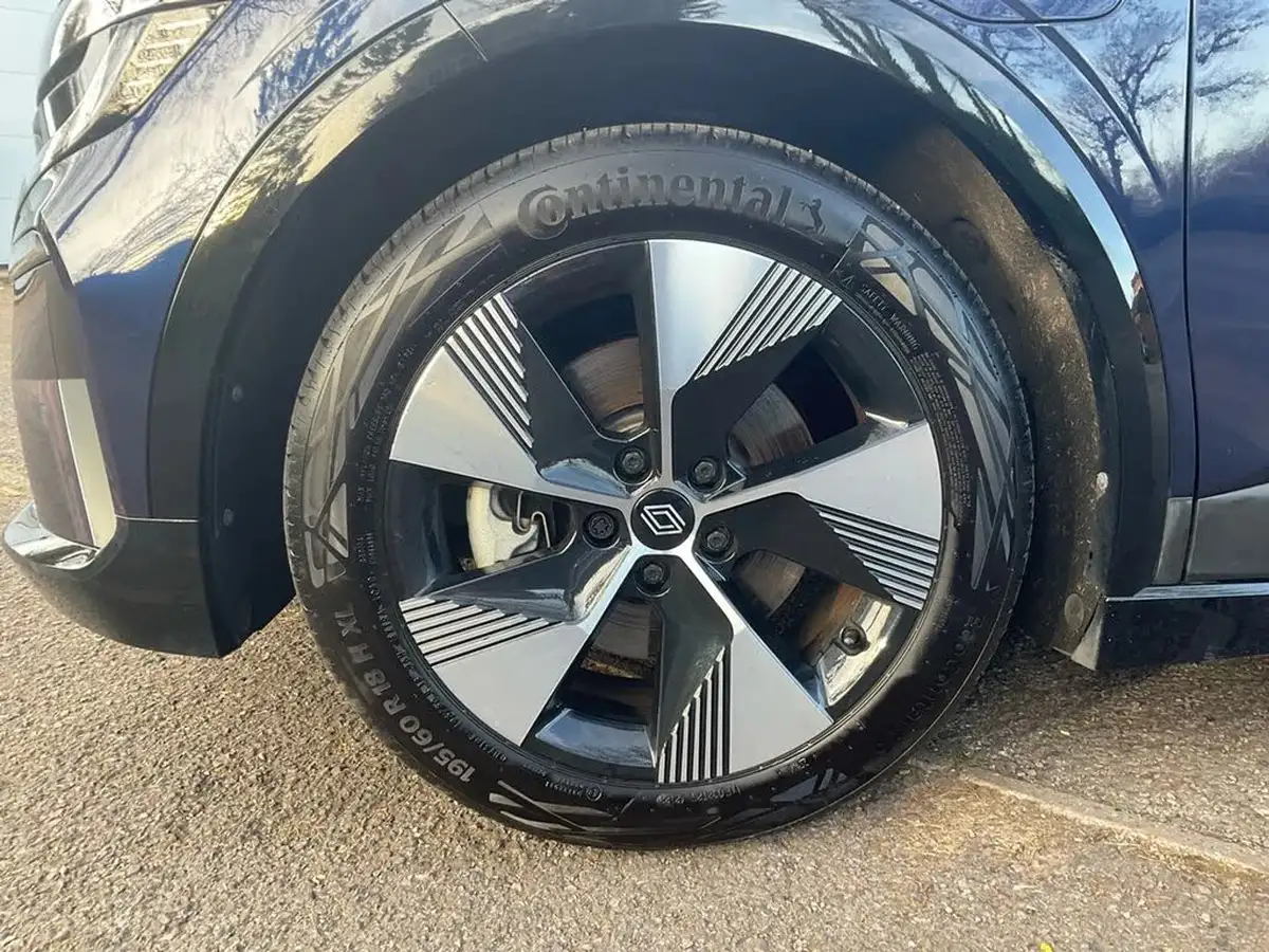 2022-renault-megane-e-tech-e-equilibre-big-12