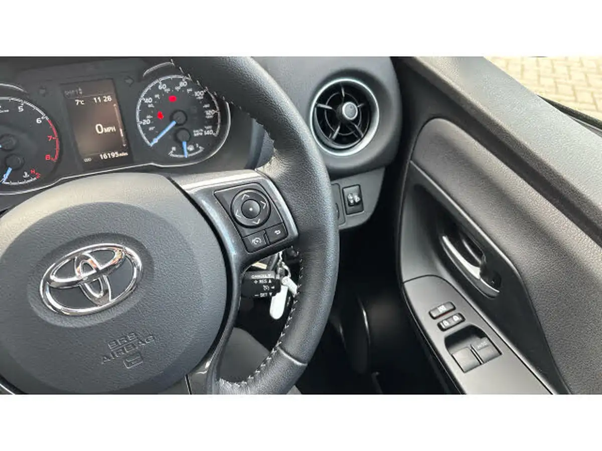 2020-toyota-yaris-15-vvt-i-y20-111bhp-1496cc-big-34