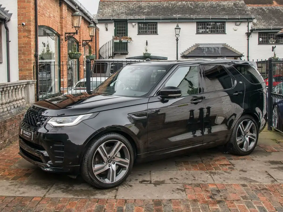 2023-land-rover-discovery-30-d300-dynamic-hse-big-3