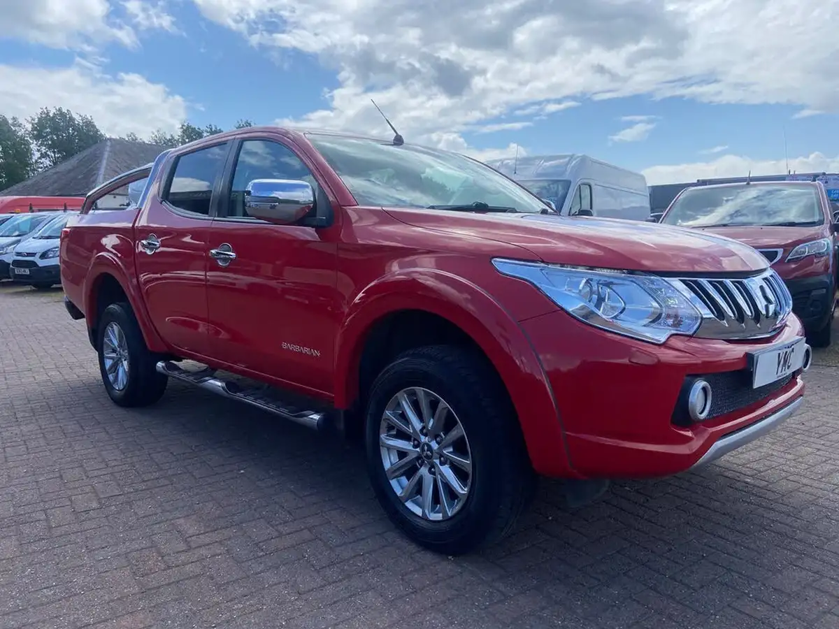 2016-mitsubishi-l200-24di-d-barbarian-auto-big-2