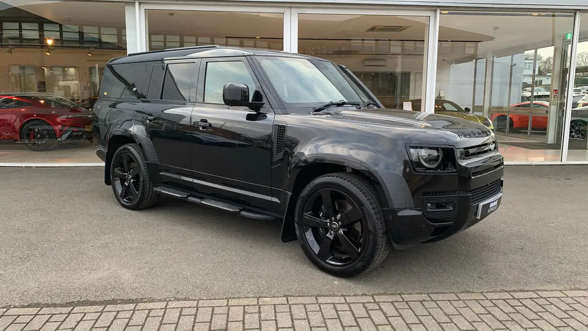 2024-land-rover-130-defender-50-p500-v8-big-13