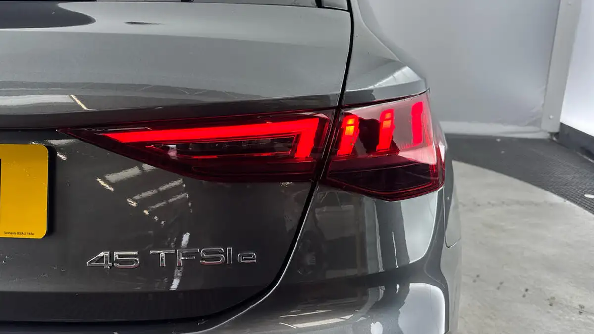 2021-audi-a3-14-45-tfsi-e-s-line-competition-big-23