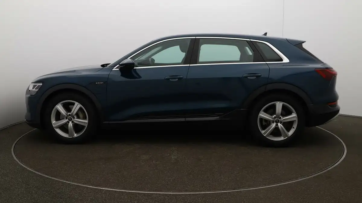 2021-audi-e-tron-50e-technik-station-wagon-big-56