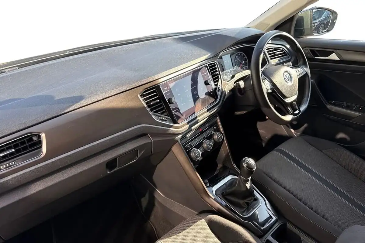 2020-volkswagen-t-roc-15-tsi-se-big-8